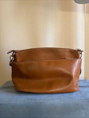 Classic Tan Leather Crossbody Bag with Front Pocket